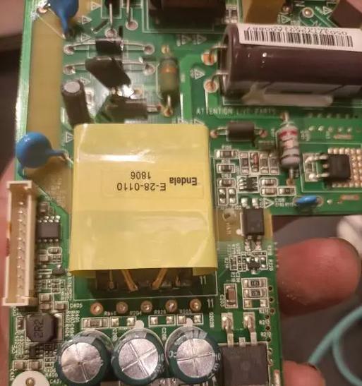 电容漏电导致电脑无法开机（解析电容漏电故障及解决方案）